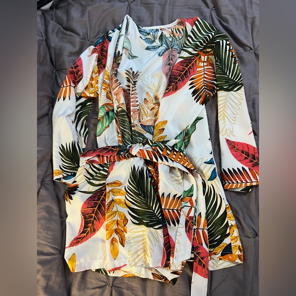 Summer set, shorts, bandeau, overlay. Worn once, great condition.